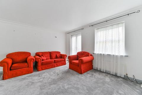 4 bedroom semi-detached house to rent, Sycamore Close, South Croydon, CR2
