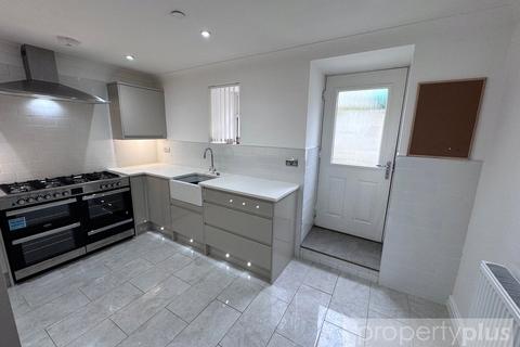 2 bedroom apartment for sale, Gilfach Road, Tonyrefail, Porth, CF39