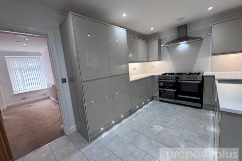 2 bedroom apartment for sale, Gilfach Road, Tonyrefail, Porth, CF39