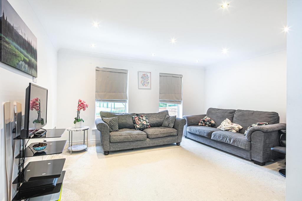 House in Sheffield, South Yorkshire - View 4