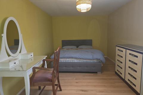 2 bedroom bungalow to rent, , Slough, Berkshire, SL3