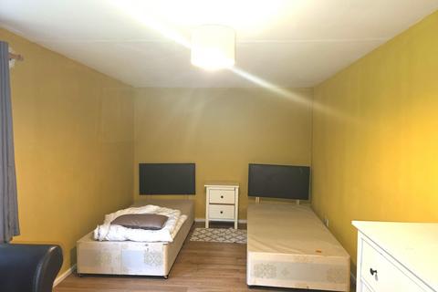 2 bedroom bungalow to rent, , Slough, Berkshire, SL3