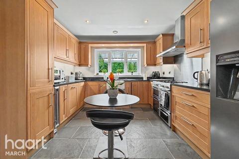 5 bedroom detached house for sale, Benwick Road, Doddington