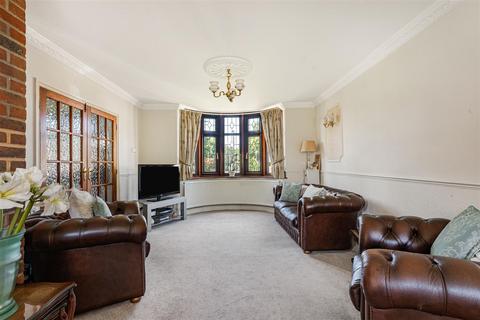5 bedroom semi-detached house for sale, Dale View Crescent, North Chingford