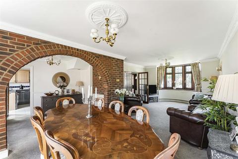 5 bedroom semi-detached house for sale, Dale View Crescent, North Chingford