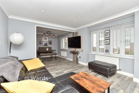 2 bedroom flat for sale, Bluebell Drive, Sittingbourne ME10