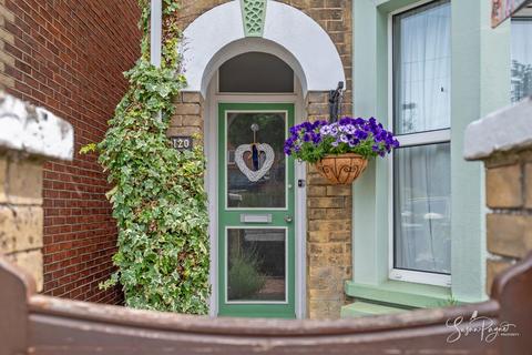 3 bedroom end of terrace house for sale, Newport Road, Cowes