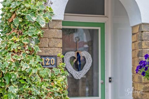 3 bedroom end of terrace house for sale, Newport Road, Cowes