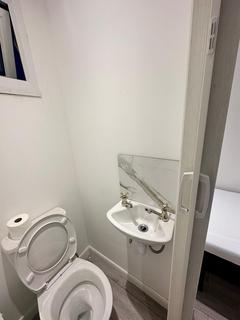 1 bedroom in a house share to rent, Grays Inn Road, London, WC1X