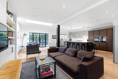 4 bedroom semi-detached house for sale, Southbourne Crescent, London, NW4