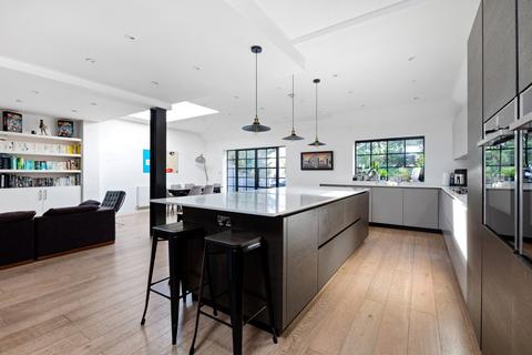 4 bedroom semi-detached house for sale, Southbourne Crescent, London, NW4