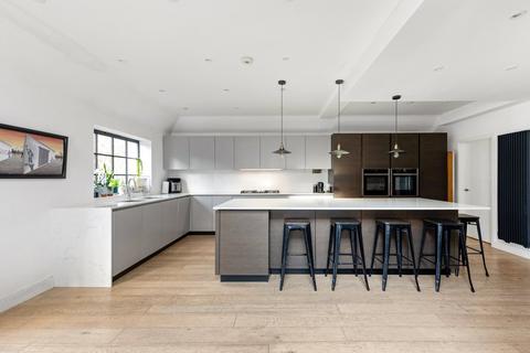4 bedroom semi-detached house for sale, Southbourne Crescent, London, NW4
