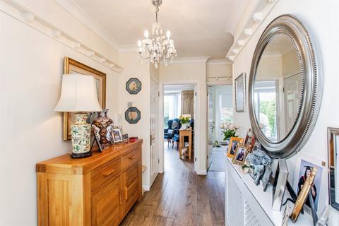 2 bedroom detached bungalow for sale, The Ryde, Leigh-On-Sea