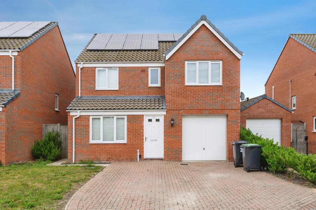4 bedroom detached house for sale