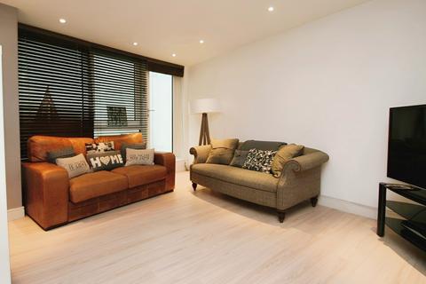 2 bedroom apartment to rent, Number One Building, Portsmouth PO1