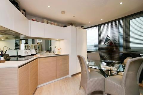 2 bedroom apartment to rent, Number One Building, Portsmouth PO1