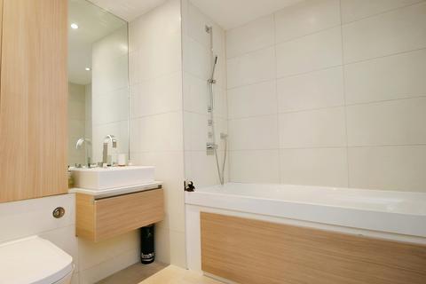 2 bedroom apartment to rent, Number One Building, Portsmouth PO1