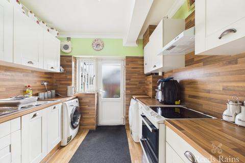 3 bedroom semi-detached house for sale, Endike Lane, Hull, East Yorkshire, HU6
