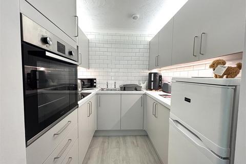 1 bedroom flat for sale, Victoria Road, Wilmslow