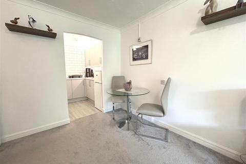 1 bedroom flat for sale, Victoria Road, Wilmslow