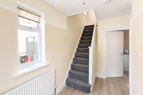 5 bedroom semi-detached house to rent, Whitelands Road, High Wycombe