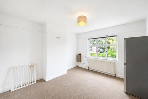1 bedroom maisonette to rent, Heston Road, Heston TW5