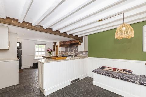 4 bedroom cottage to rent, Priory Road, Wantage