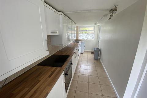 4 bedroom terraced house to rent, Haseldine Meadows, Hatfield
