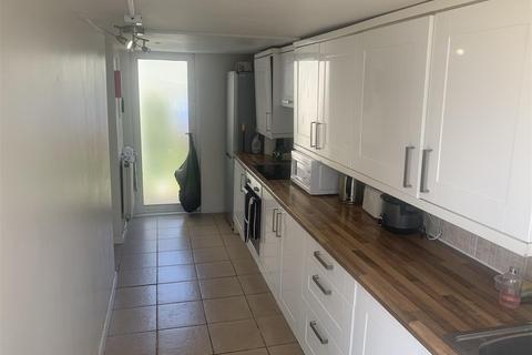 4 bedroom terraced house to rent, Haseldine Meadows, Hatfield