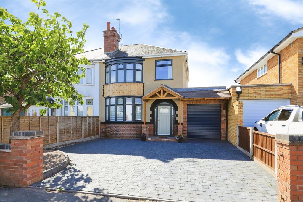 3 bedroom semi-detached house for sale