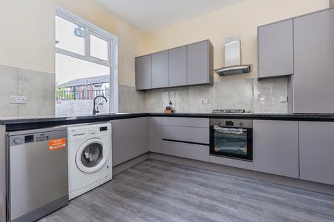 2 bedroom end of terrace house for sale, Kings Road, Ashton-under-Lyne, OL6
