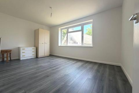 2 bedroom flat to rent, South Birbeck Road, Leytonstone, E11