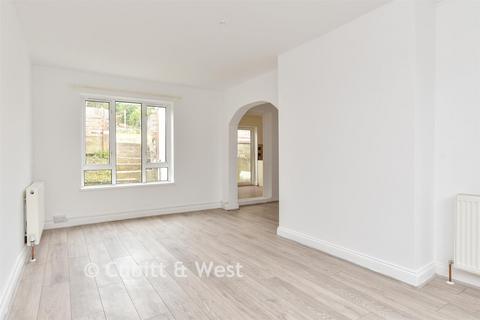 Terraced house - Sandhurst Avenue, Woodingdean, Brighton, East Sussex