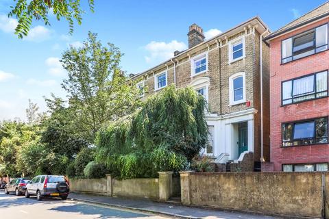 2 bedroom flat to rent, Kingston upon Thames, KT1