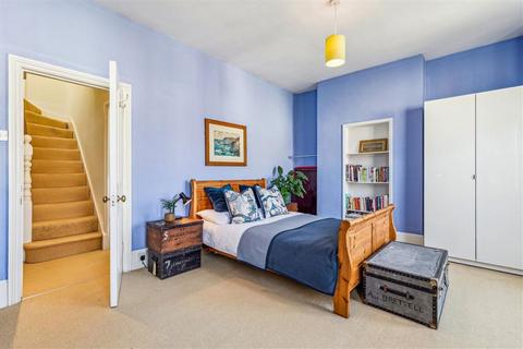 4 bedroom terraced house for sale, Cathles Road, London SW12