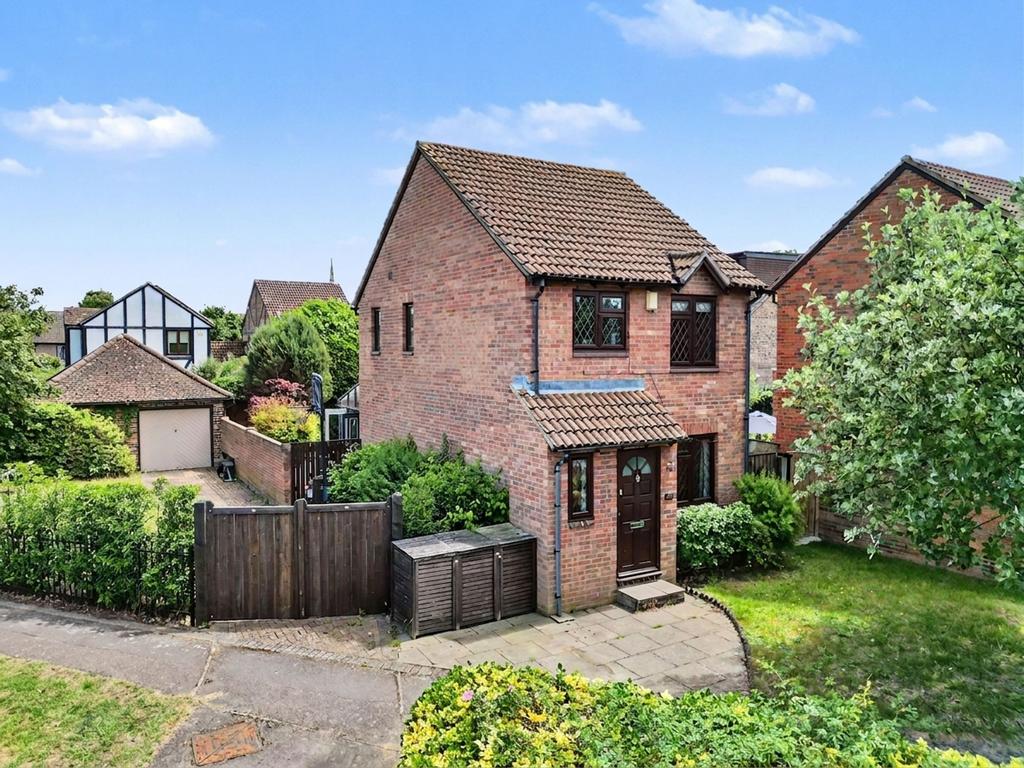 Detached house exterior, garden