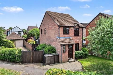 Kings Chase, East Molesey, KT8