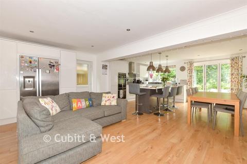 4 bedroom link detached house for sale, Stuart Way, East Grinstead, West Sussex