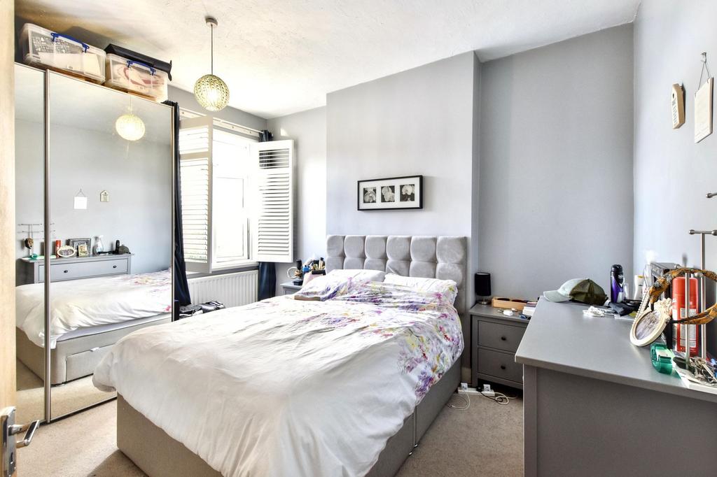 Apartment in Kingston Upon Thames - View 5