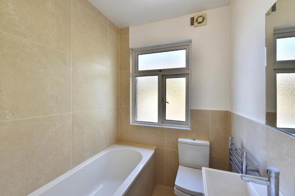 Apartment in Kingston Upon Thames - More