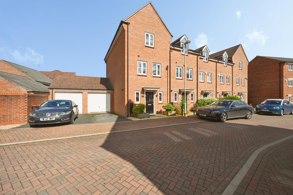 3 bedroom end of terrace house for sale