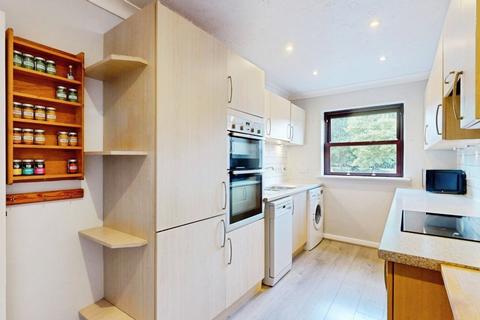2 bedroom flat for sale, Castle Gate, Ilkley, LS29