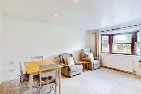 2 bedroom flat for sale, Castle Gate, Ilkley, LS29