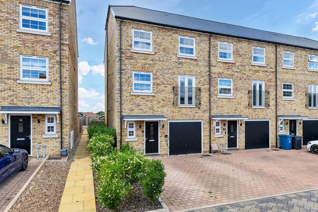 5 bedroom end of terrace house for sale
