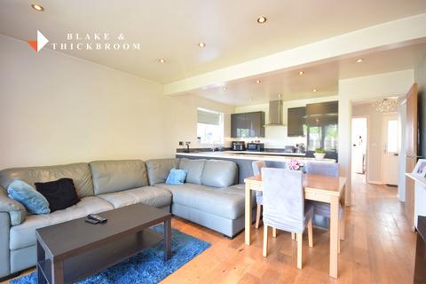 2 bedroom semi-detached bungalow for sale, Turpins Avenue, Holland-on-Sea, Essex, CO15 5HG