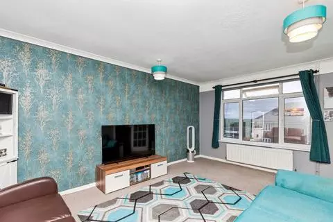 2 bedroom flat for sale, Crawley
