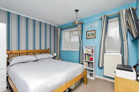 2 bedroom flat for sale, Downland Place, Crawley, West Sussex, RH11