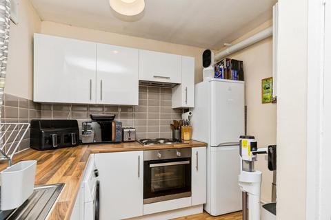 2 bedroom flat for sale, Downland Place, Crawley, West Sussex, RH11