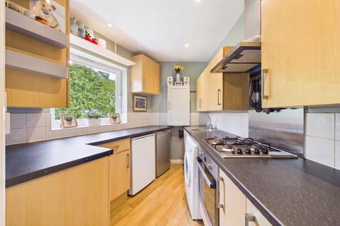 2 bedroom flat for sale, Quinneys, Farnborough, Hampshire, GU14
