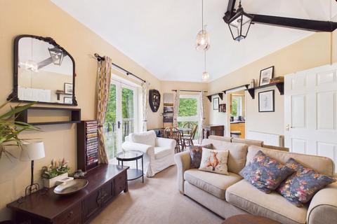 2 bedroom flat for sale, Quinneys, Farnborough, Hampshire, GU14